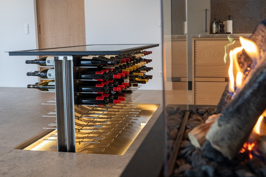 Vinkjeller med elevasjon på spesialmål med elegant glassluke