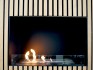 Foco One 800 - en-sidig bioetanol peis til installasjon i en vegg, med flammesyn fra fronten.